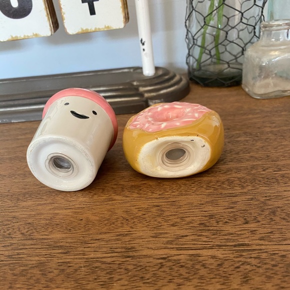 Coffee & Doughnuts salt and pepper shakers! - Picture 2 of 3